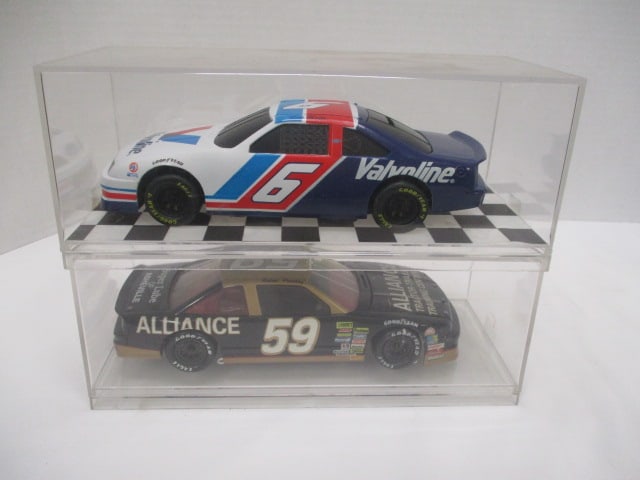 Racing Champions "Mark Martin #6" and "Robert Pressley #59" Die Cast: Model Cars in Plastic Display Cases - 1/24 Scale