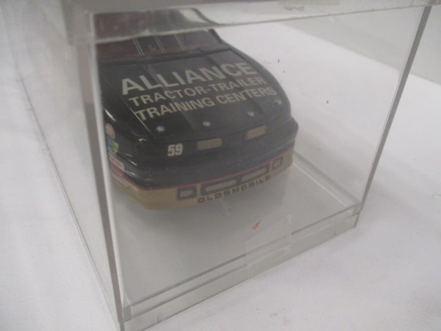 Racing Champions "Mark Martin #6" and "Robert Pressley #59" Die Cast - 4