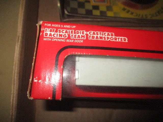 4 Plastic Display Cases, Racing Champions "Hooters NASCAR" Die Cast Cab - 6