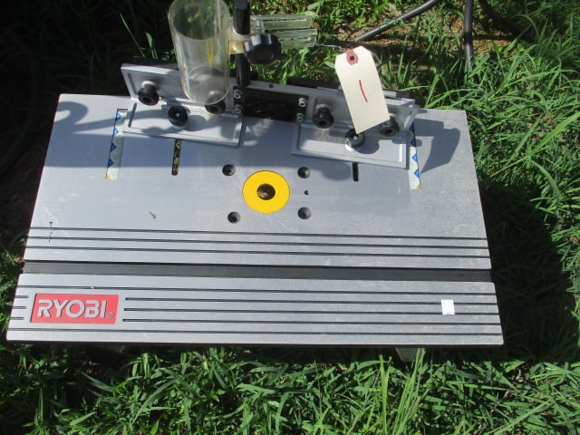 2' Ryobi Router Table: .