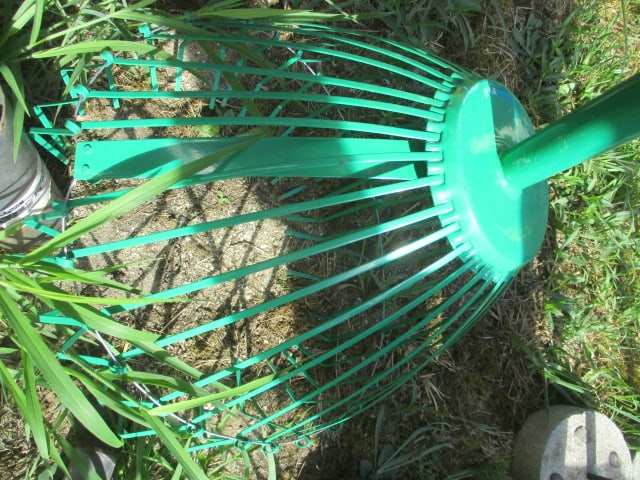 Garden Gather & Bulb Planter - 3