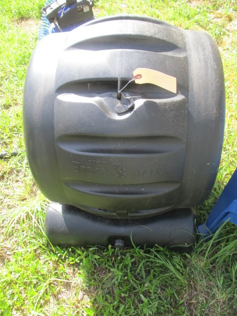 25" x 24" Composter: .