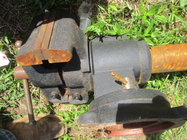 10" Vise with Pipe Clamp on Bottom: .