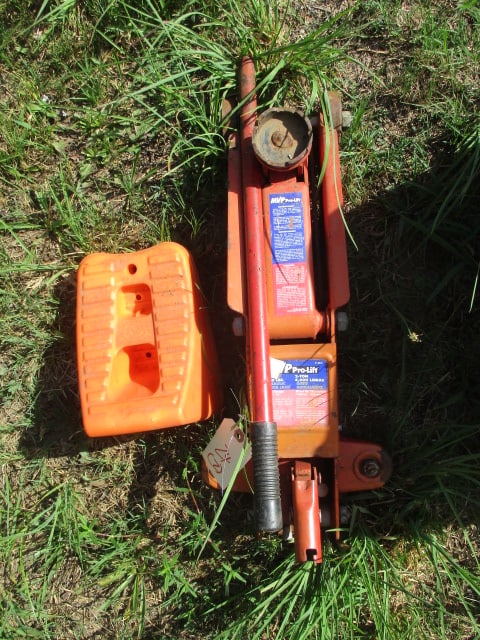2 Ton Floor Jack & Wheel Chocks: .