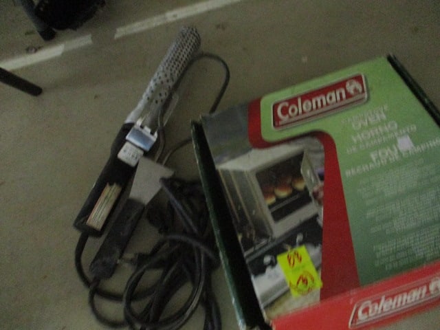 Coleman Camp Stove Oven & 2 Charcoal Starters (1 of 3)