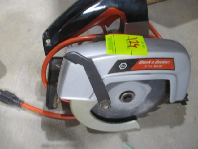 Black & Decker 7310 7 1/4" Circular Saw: .