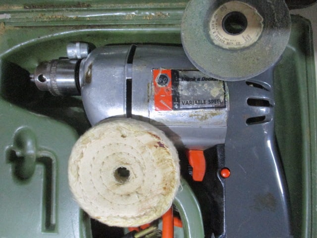 Black & Decker 1/4" Variable Speed Drill - 2
