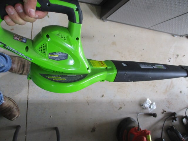 Greenworks 40V Cordless Leaf Blower 24252 (1 of 5)