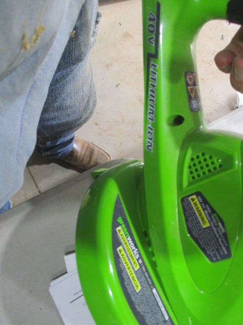Greenworks 40V Cordless Leaf Blower 24252 - 2