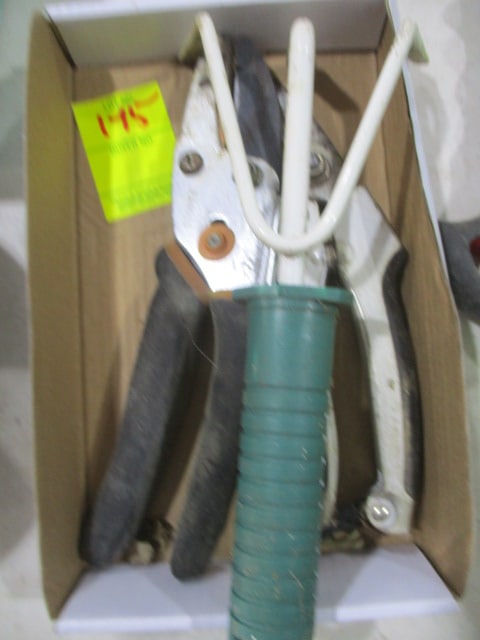 Pruners & Cultivator: .