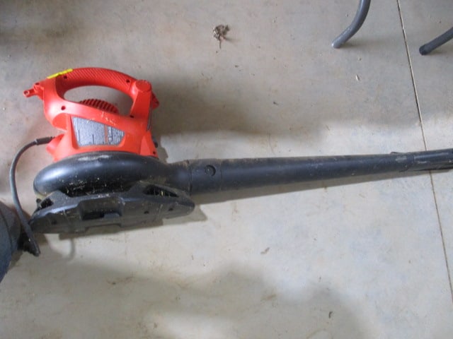 Black & Decker Leaf Hog Electric Blower: .
