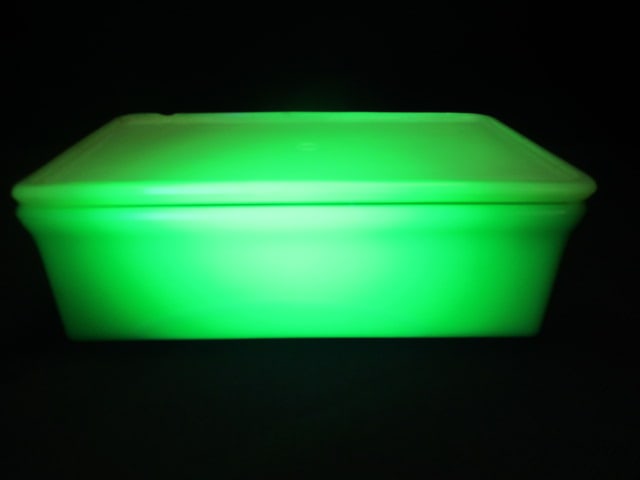 McKee Jadeite Uranium Glass Rectangle Refrigerator Box: Lid Chipped (8 x 5 x 2 1/2)