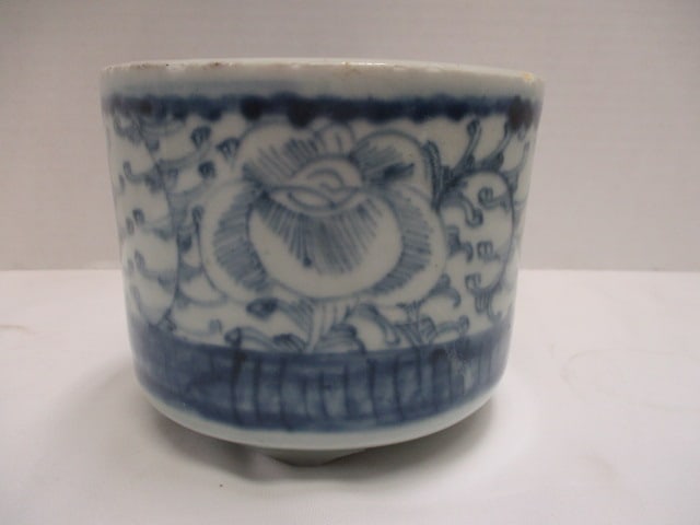 Chinese Blue & White Floral Motif Incense Burner w/Feet: Chips on top rim (5" diam x 4" Deep)