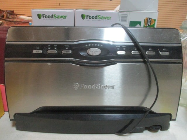 Food Saver Machine & 3 Boxes Bags: .