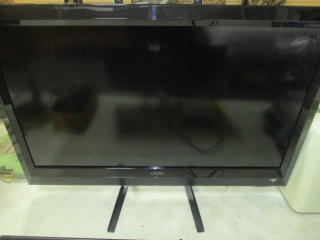 Vizio 36" TV (no remote) (1 of 5)