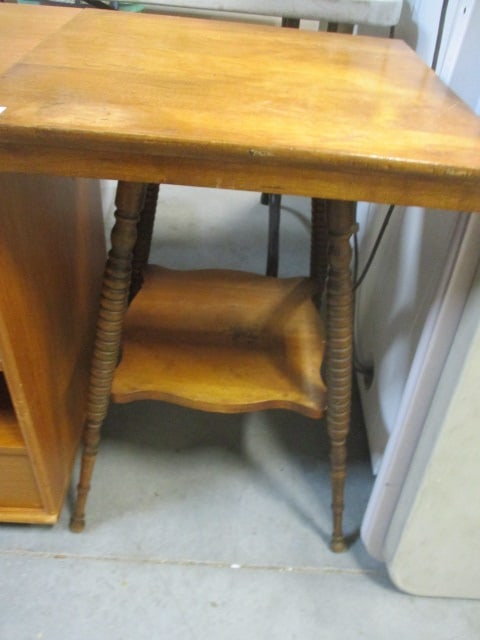 Tiger Oak Bobbin Turned Spindle Leg Occasional Table (1 of 4)