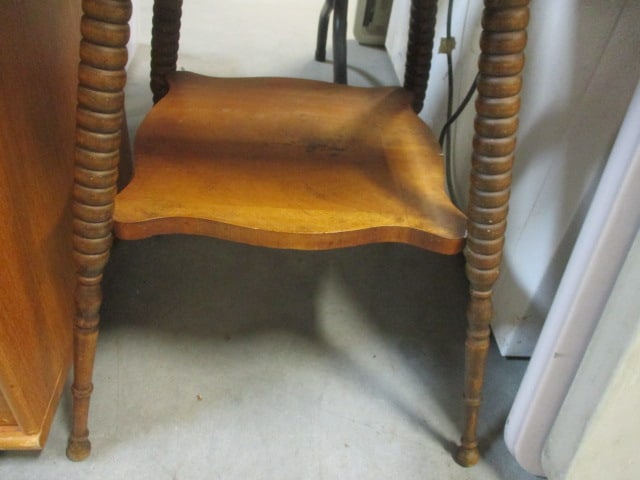 Tiger Oak Bobbin Turned Spindle Leg Occasional Table - 3