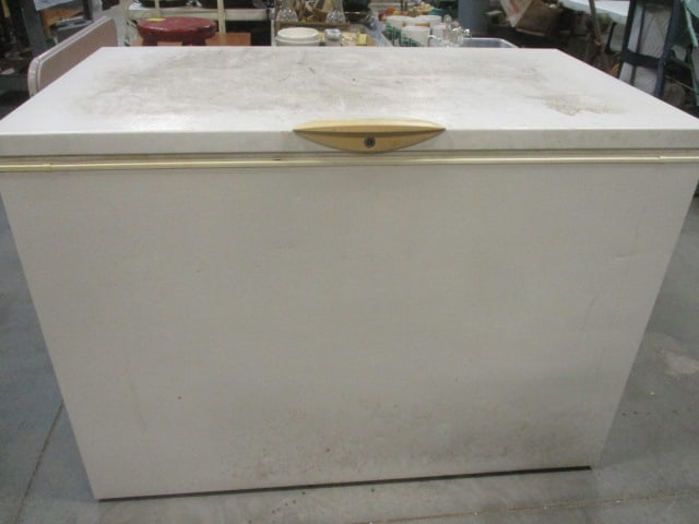 Frigidaire Chest Freezer: 48 x 30 x 35 1/2 (Needs cleaning) Powers On & Compressor is running)