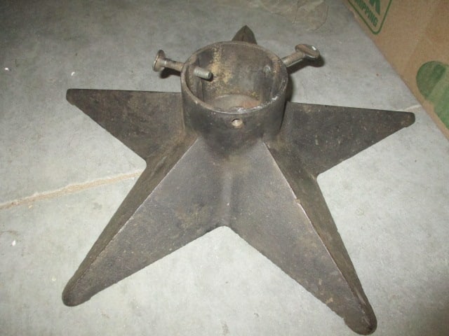 Vintage Cast Iron Star Shape Christmas Tree Stand: 16"