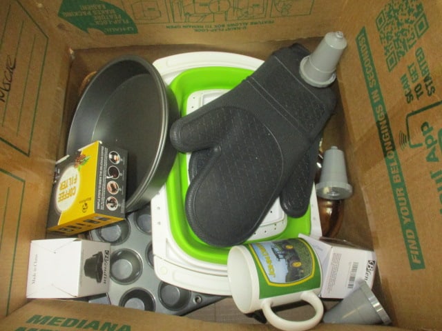 Bakeware & Misc. Kitchen Items Grouping: See all pictures
