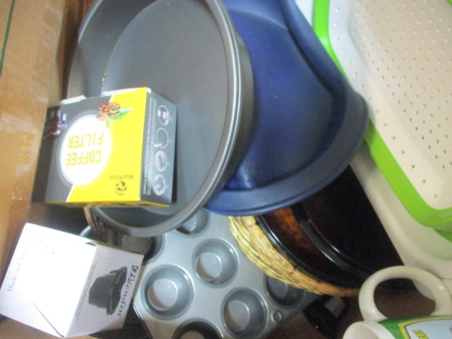 Bakeware & Misc. Kitchen Items Grouping - 3
