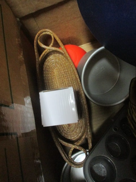 Bakeware & Misc. Kitchen Items Grouping - 4