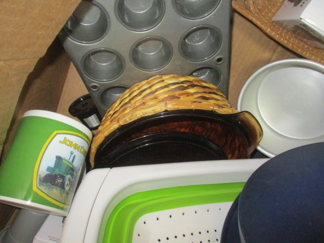 Bakeware & Misc. Kitchen Items Grouping - 5