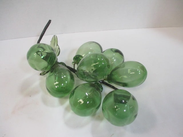 Mid Century Modern Vtg. Green Glass Grapes: 7" W x 9" L