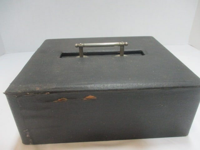 Antique Poker Chips Set in Box: .
