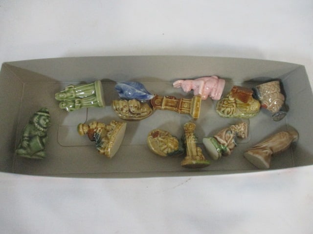 Wade England Style Ceramic 'Whimsies' Figurines: 1 1/2"