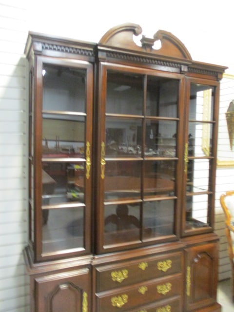 Harden Colonial Revival Mahogany 2 Piece Illuminated Breakfront China Hutch - 3