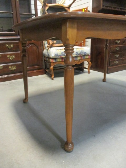 Early American Style Dining Table with Two Leaves - 4