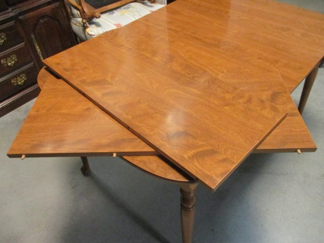 Early American Style Dining Table with Two Leaves - 7