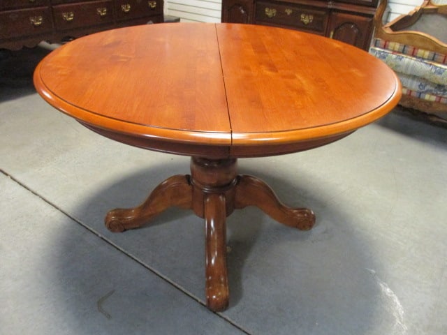 Ethan Allen Country Crossings Center Turned Pedestal Dining Table with Leaf - 12