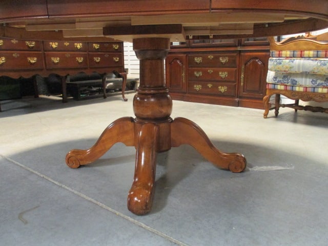 Ethan Allen Country Crossings Center Turned Pedestal Dining Table with Leaf - 4