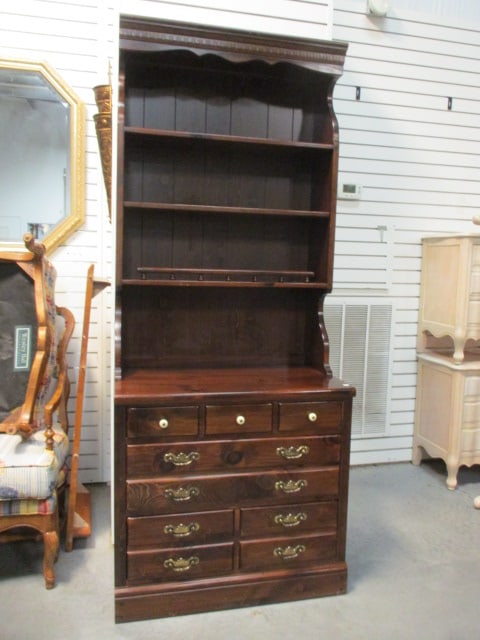 Ethan Allen Early American Style Dark Stained Pine 2 Piece Hutch (1 of 15)