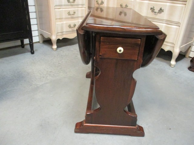 Ethan Allen Early American Style Dark Stained Pine Drop Leaf Lamp Table with Drawer - 2