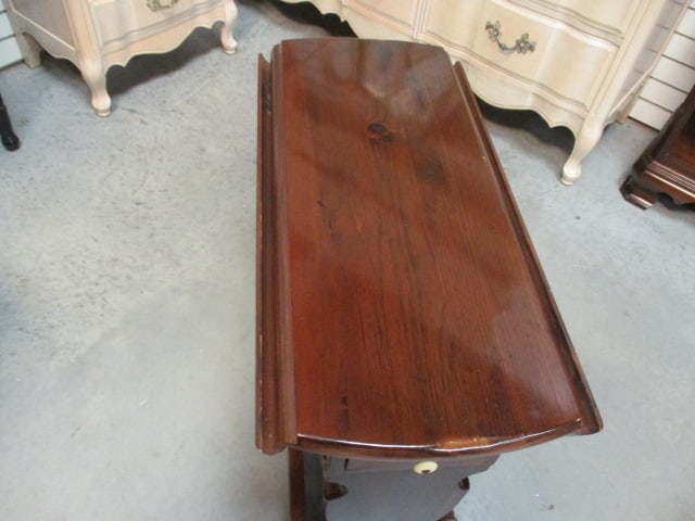Ethan Allen Early American Style Dark Stained Pine Drop Leaf Lamp Table with Drawer - 4