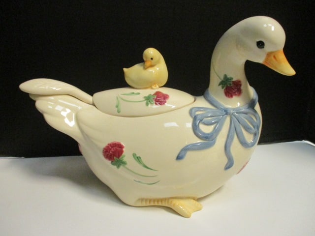 Lenox "Poppies on Blue" Duck Form Tureen: 9"h, 13" long