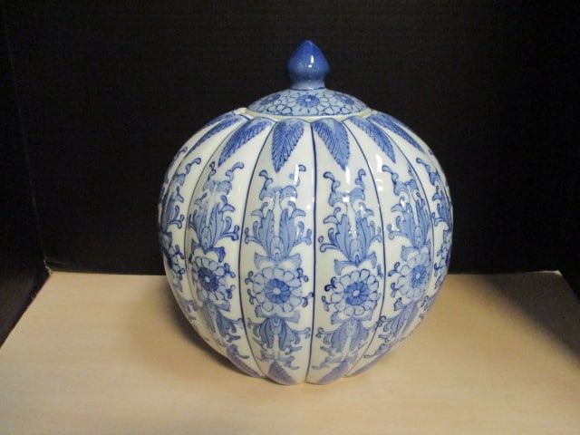 Chinoiserie Porcelain Melon Jar: 10"h
