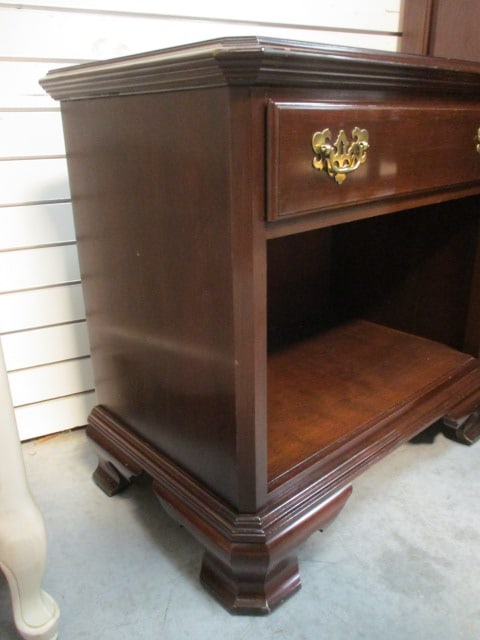 Ethan Allen Colonial Revival Mahogany Nightstand/End Table with Drawer and Open Storage - 3