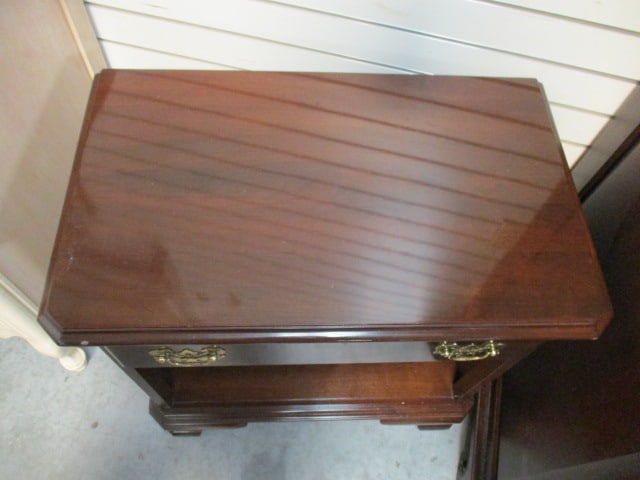Ethan Allen Colonial Revival Mahogany Nightstand/End Table with Drawer and Open Storage - 4