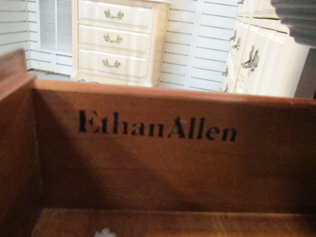 Ethan Allen Colonial Revival Mahogany Nightstand/End Table with Drawer and Open Storage - 6