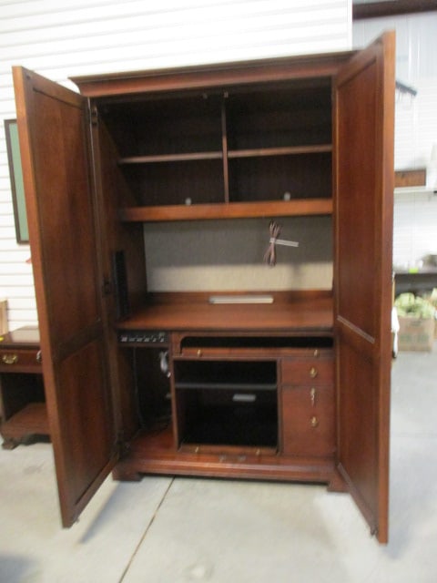 Thomasville Mahogany Raised Panel Computer Armoire with Carved Leaf Accents - 3