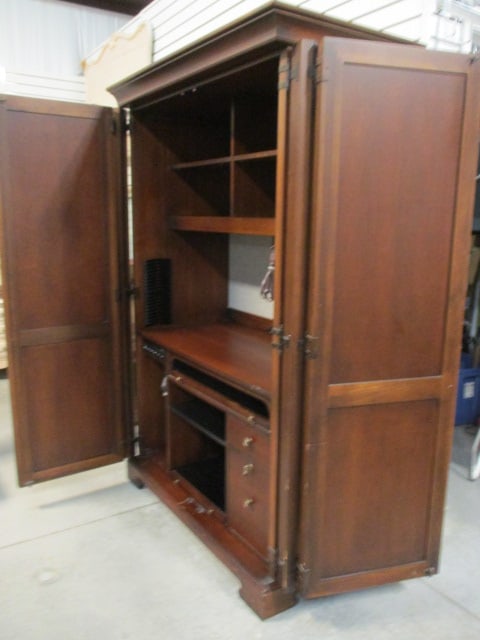 Thomasville Mahogany Raised Panel Computer Armoire with Carved Leaf Accents - 4