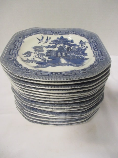 16 Johnson Bros. Blue Willow Square Salad/Dessert Plates (1 of 5)
