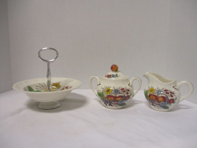 Copeland Spode "Reynolds" Earthenware Square Creamer, Sugar Bowl and Handled Bonbon Dish (1 of 13)