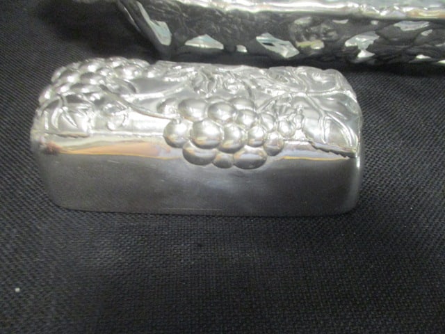 Arthur Court Grape Pyrex Holder, Butter Dish Cover and Spreaders - 4
