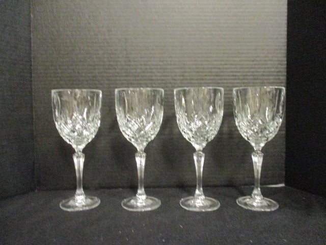 Four Marquis by Waterford Wine Glasses: 8 3/4"h