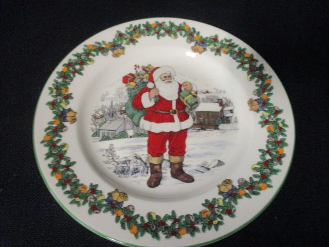 Six Spode "Santas Around the World" Annual Collector Plate - 12